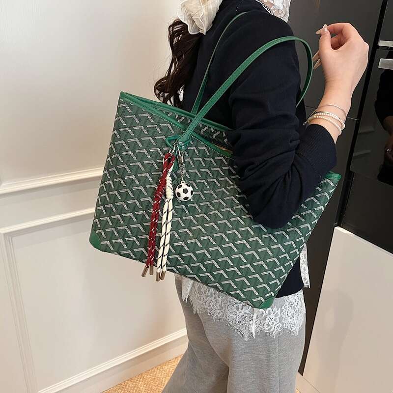 Large Capacity Tote Style Casual Commuter Underarm Korean Trendy Fashion Bag for Women New Model