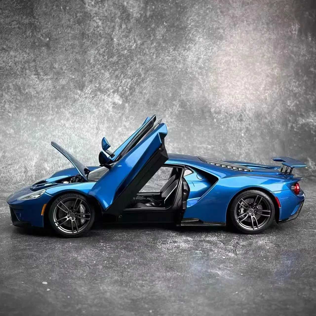 AUTOart 1/18 scale New Ford GT ABS material Full Open car model Static Display Holiday gift collection Sports car model W250609