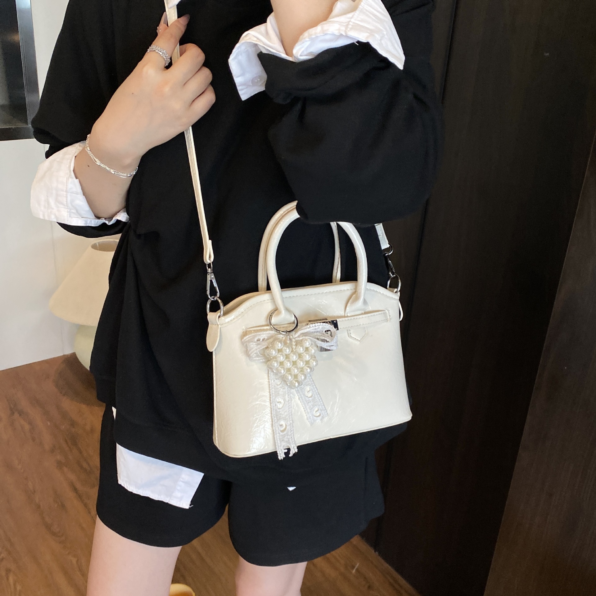 designer High-End Large Capacity Commuter Bag Women's 2025 New Summer Handbag Versatile Niche Crossbody Tot