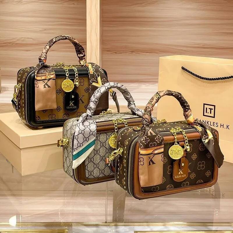 Brand Women's 2025 New Light Western Style High Quality Handbag Designer Casual Versatile Crossbody Bag