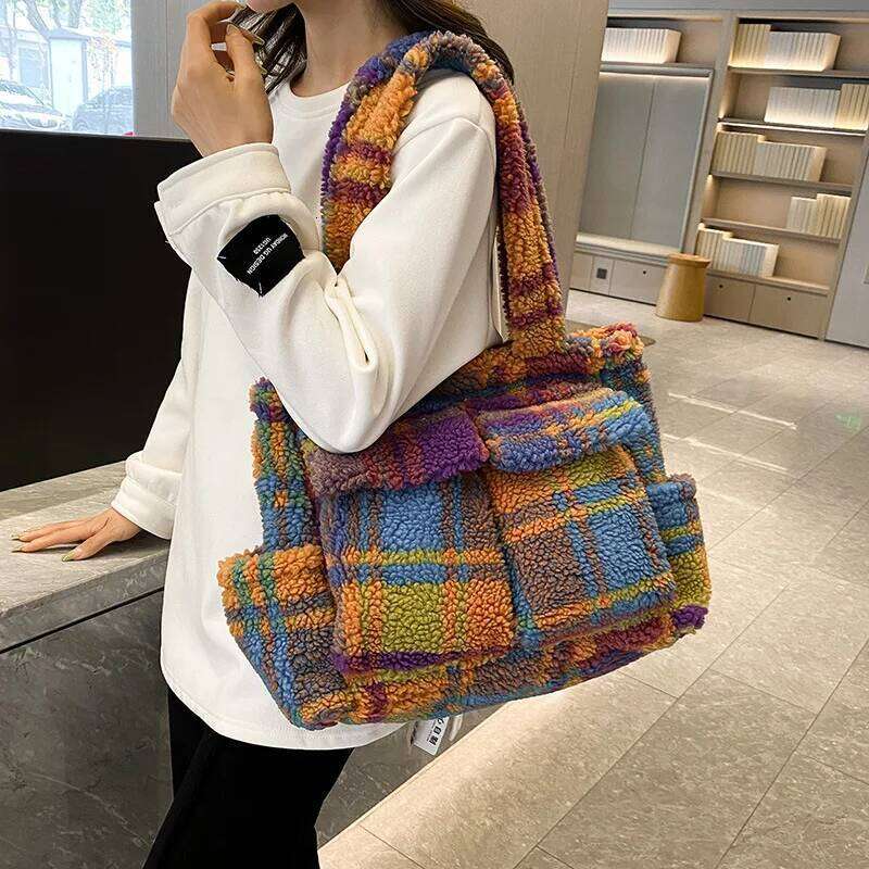 Hot Selling Women Large Capacity Fashion Lamb Wool Underarm Retro Plush Plaid Shoulder Bag Shopping Fluffy Tote Handbag Designer Bags