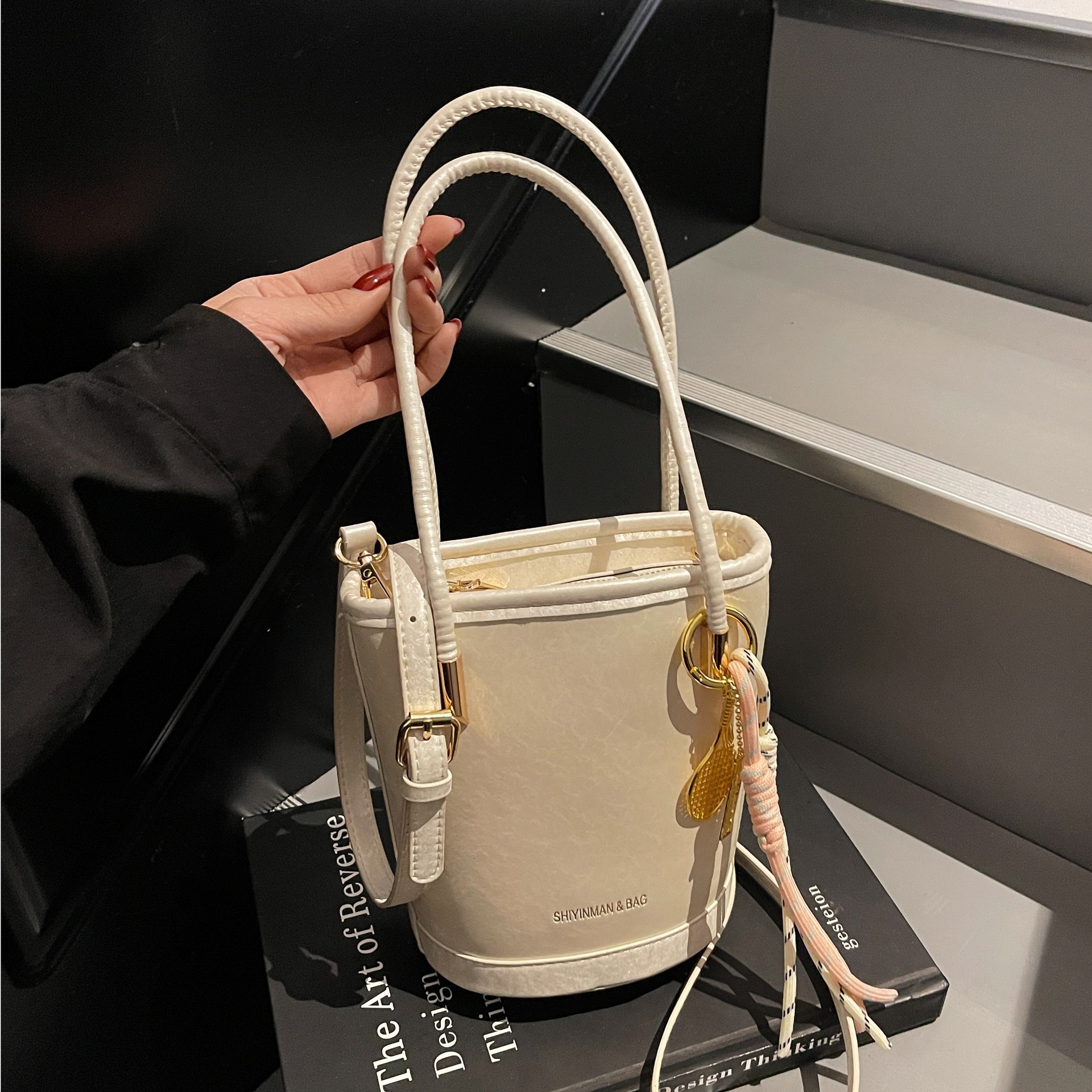 designer Niche Minimalist High-End Underarm Bag for Women 2025 Spring Summer New Korean Style Crossbody Bag Fashionable Handheld Bucket Bag
