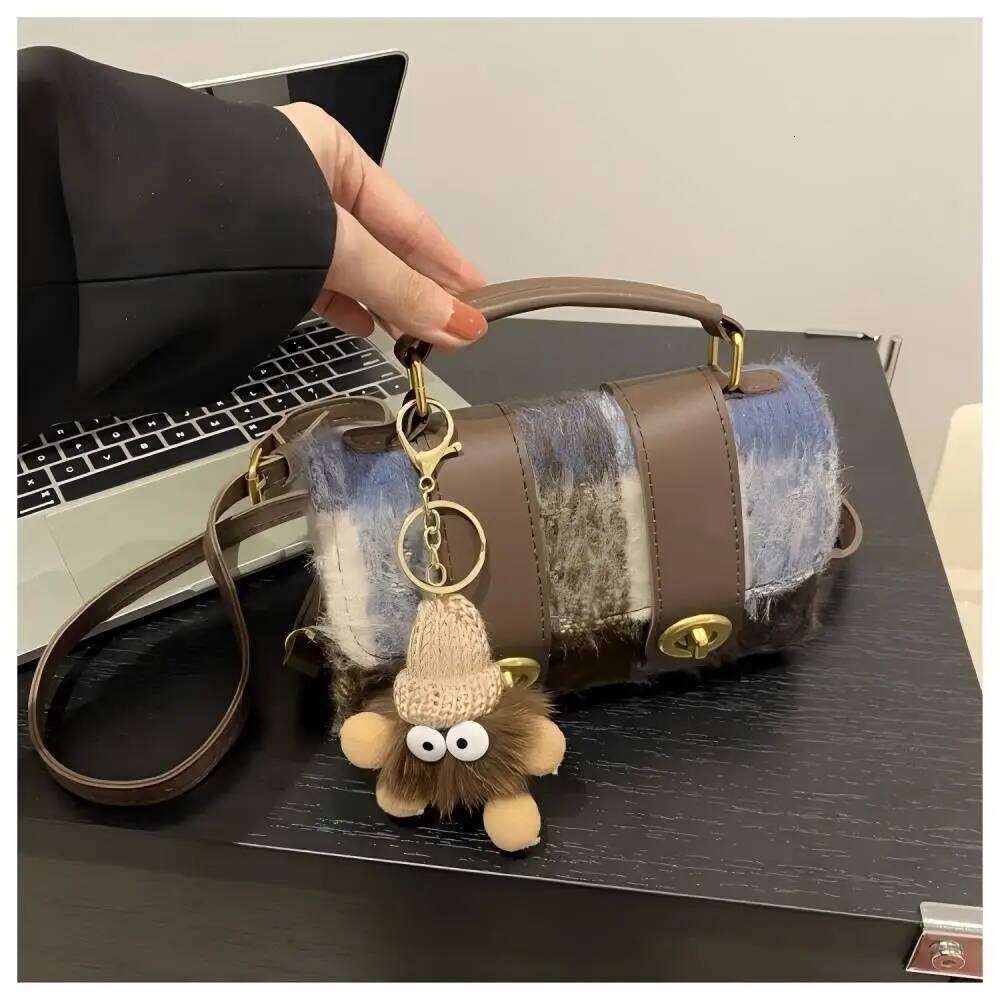 Hot Selling The New Popular Boston Crossbody Bag With A Hand-Held Pillow And Grid For Commuting Designer Bags