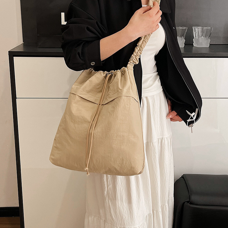 designer Large Capacity Drawstring Bucket Bag 2025 New Korean Style Ins Personality Casual Street Single Shoulder Crossbody Commuter Bag for