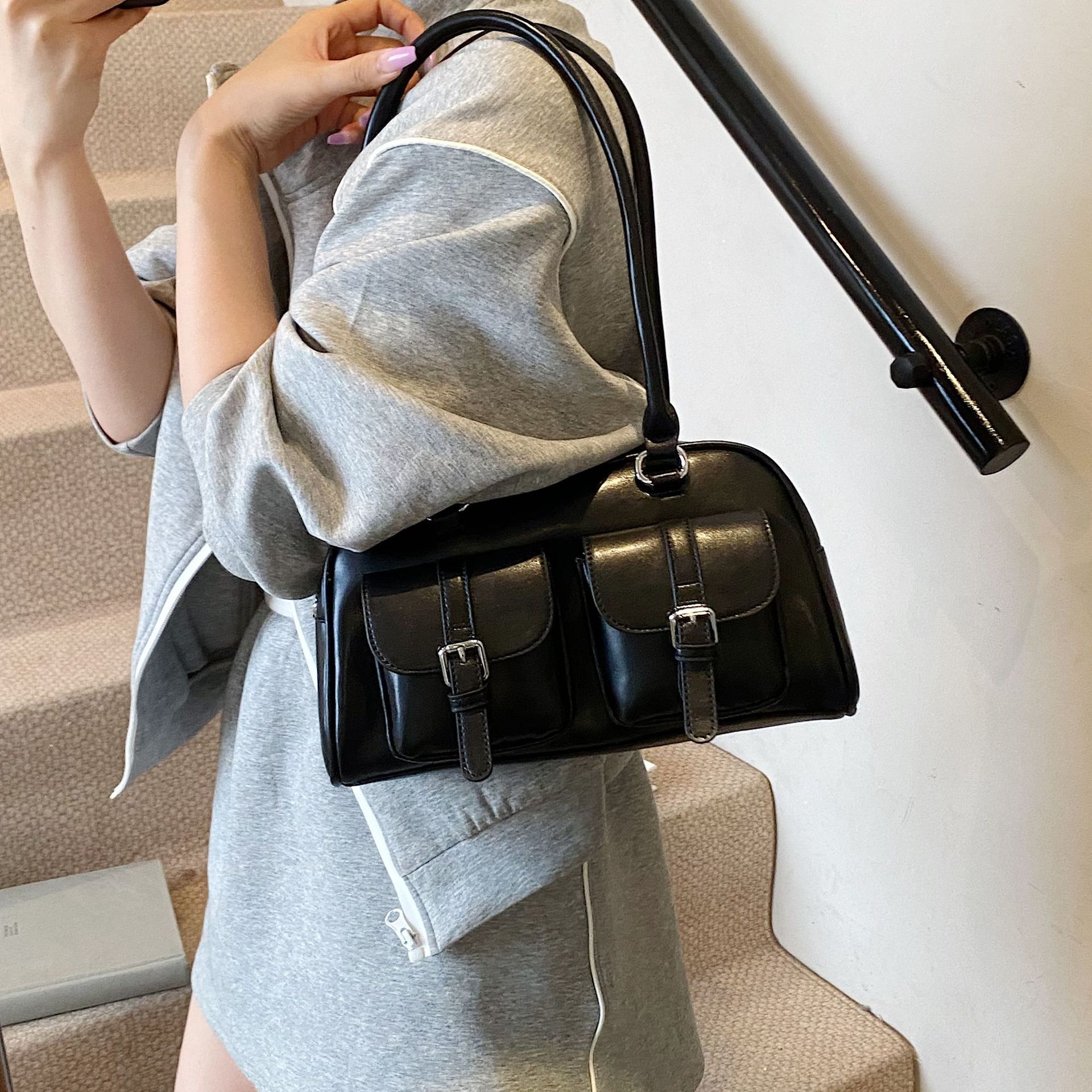designer Vintage Commuter Large Capacity Multi-Pocket Bag for Women 2025 New Versatile Shoulder Underarm Bag Handheld B