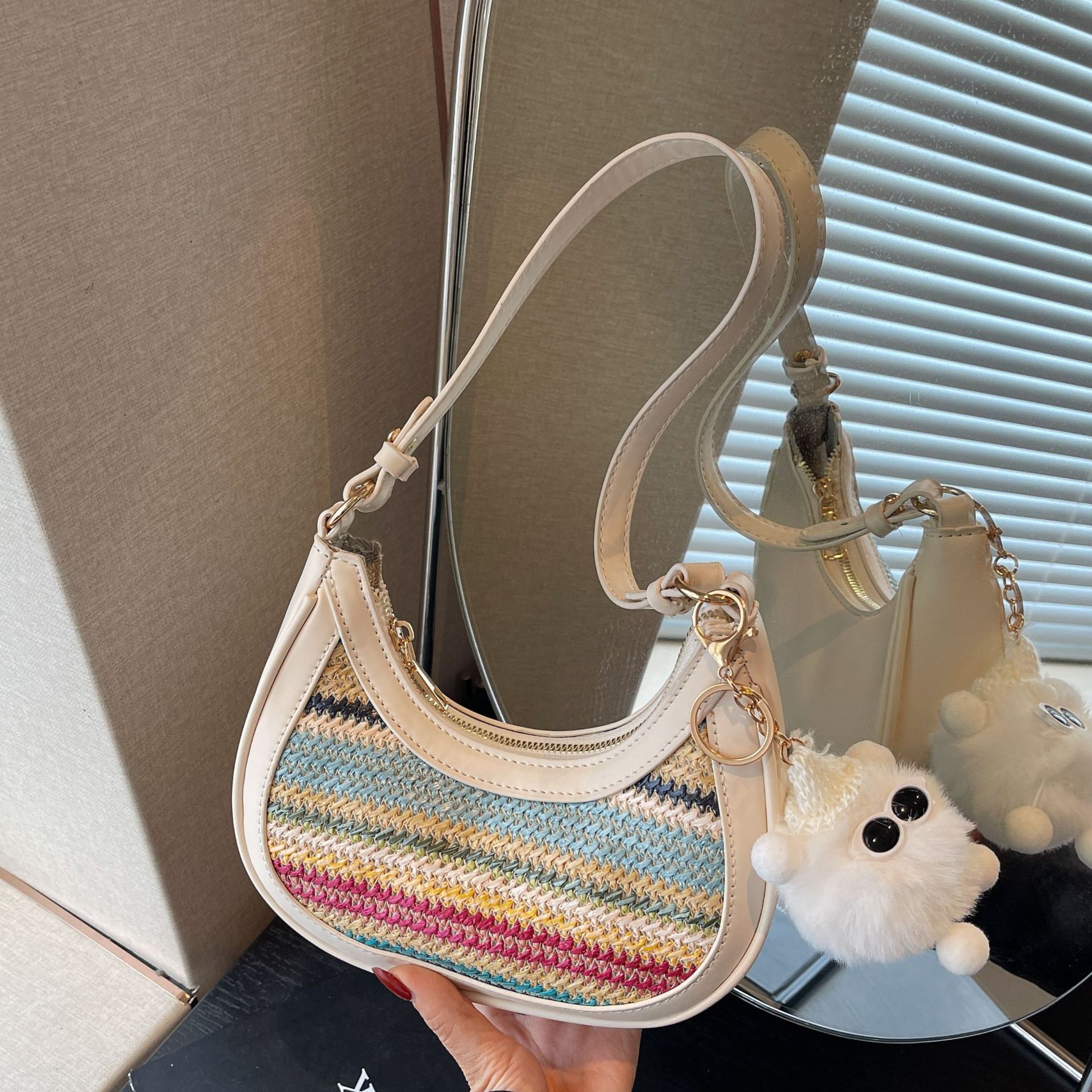 designer Niche Design French Style Straw Woven Underarm Commuter Bag for Women 2025 Summer New Fresh Fashion Single Shoulder Crossbody Bag