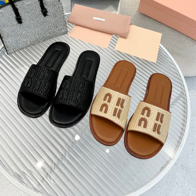 Designer Sliders Women flat leather non-slip Sandals Summer triangle printed slippers Comfortable casual beach sandals 35-42