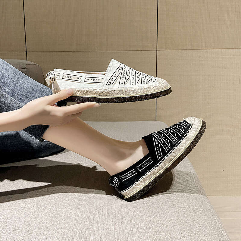 British Style Fisherman for Women 2025 New Flat Versatile Lazy Casual Slip-On Canvas Shoes Shallow Mouth