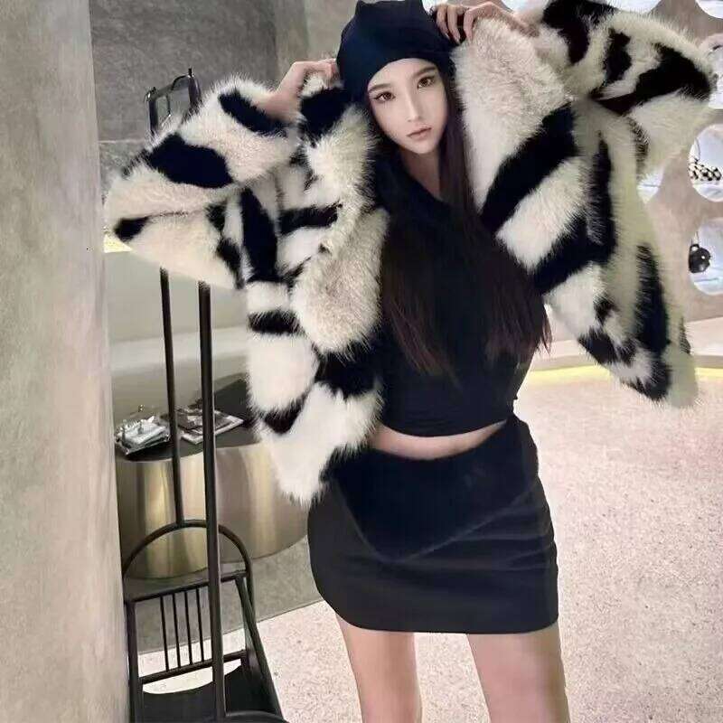 2025 Winter Fur Coat Zebra color Short Women's Jacket New Top Thickened Clothing