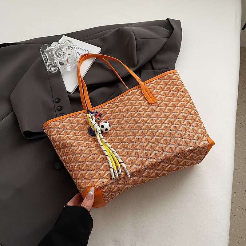 Large Capacity Tote Style Casual Commuter Underarm Korean Trendy Fashion Bag for Women New Model
