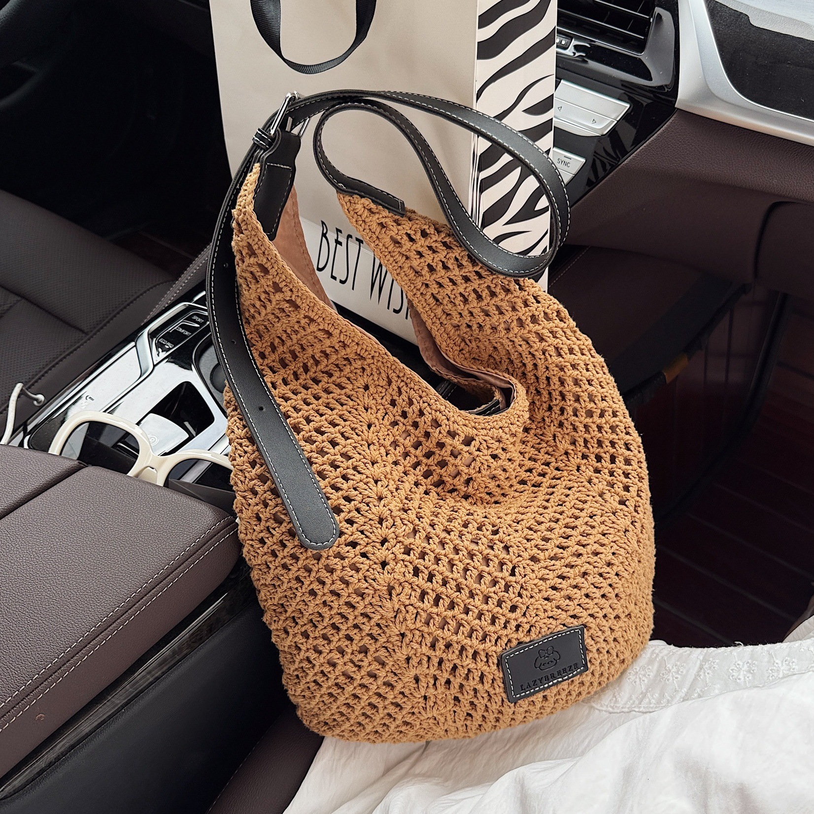 designer Beach Vacation Woven Bag for Women 2025 New Hollow Knit Handbag Large Capacity Shoulder Und
