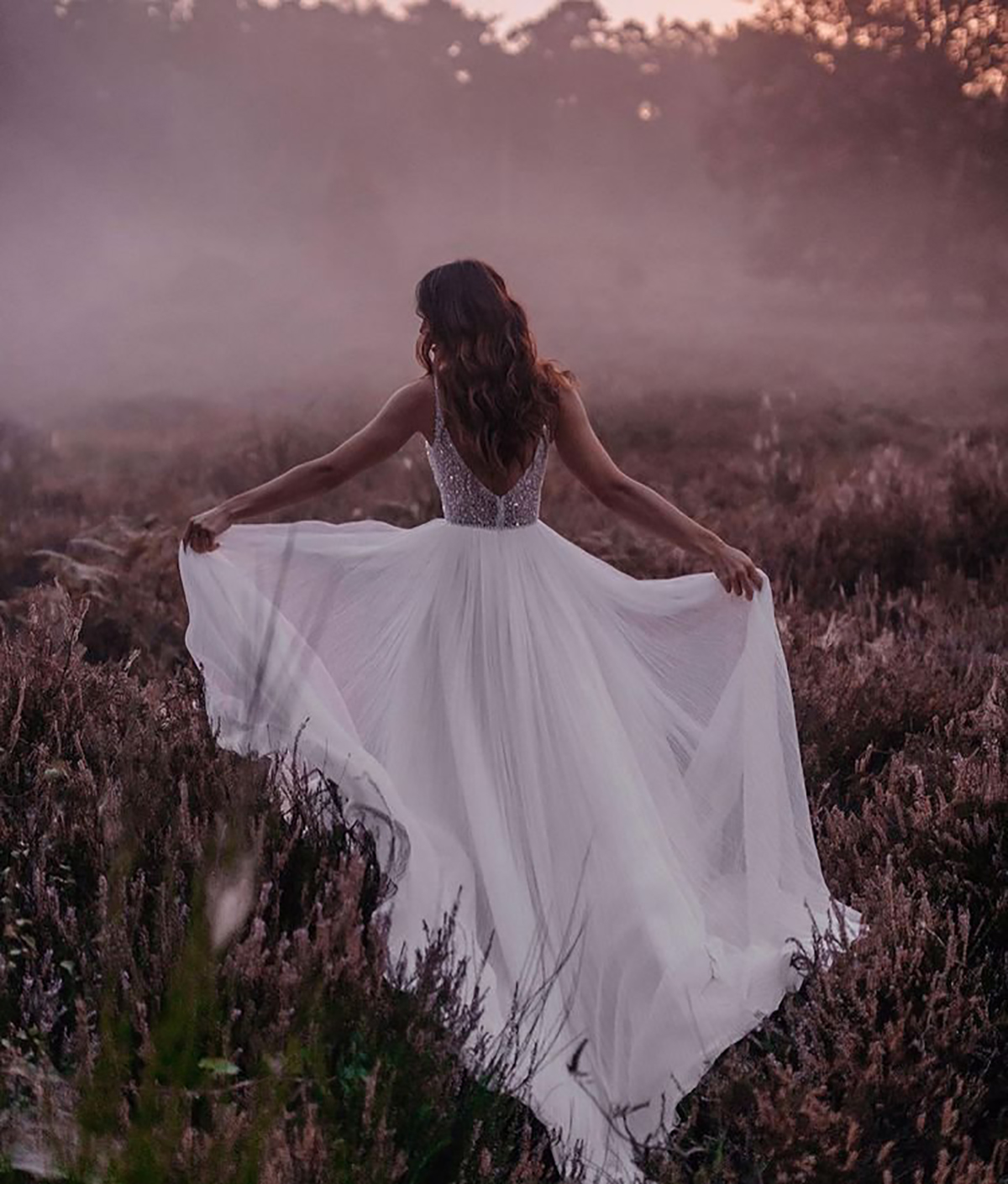 Sequined Beach Wedding Dresses A Line V Neck Bride Gowns Sleeveless Custom Made Formal Bridal Dresses for Birthday Party Engagement