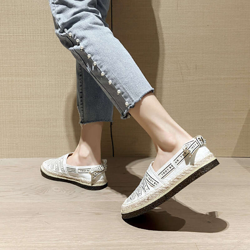 British Style Fisherman for Women 2025 New Flat Versatile Lazy Casual Slip-On Canvas Shoes Shallow Mouth