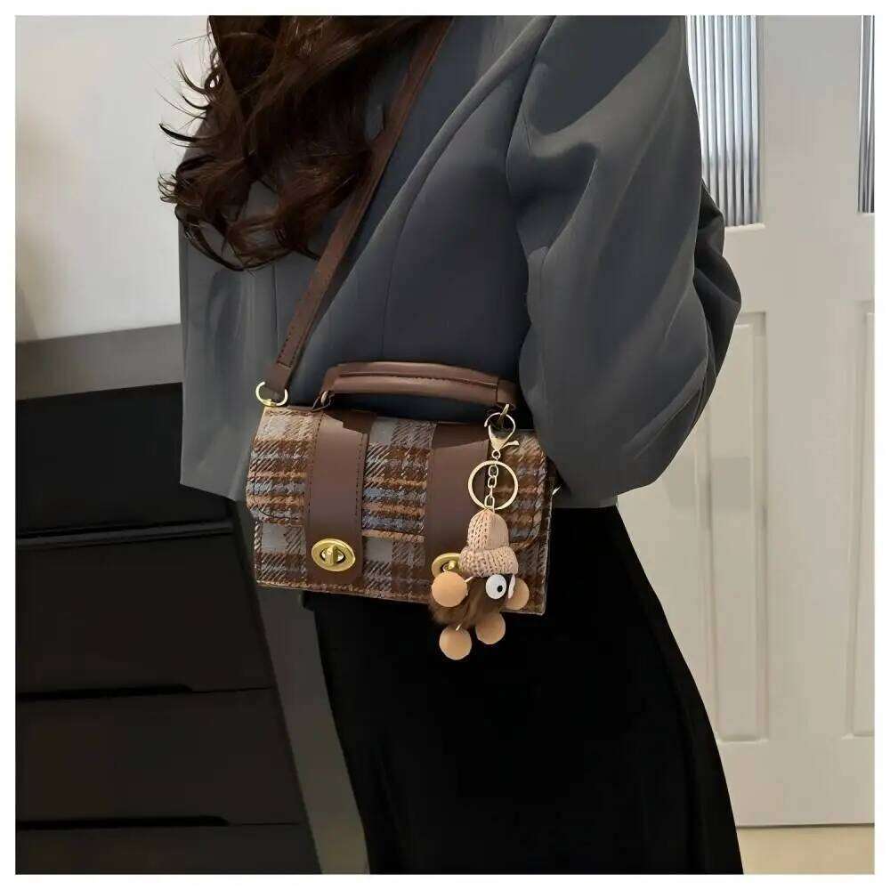 Hot Selling The New Popular Boston Crossbody Bag With A Hand-Held Pillow And Grid For Commuting Designer Bags