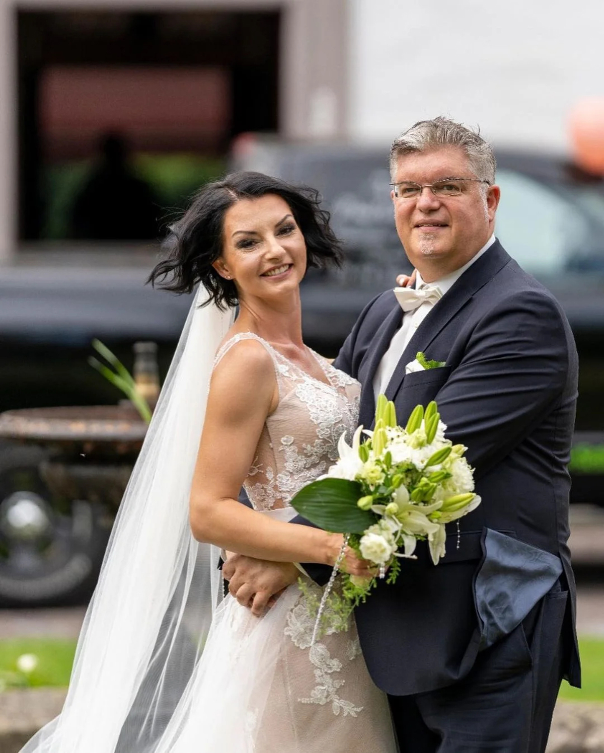 Floral Lace Wedding Dresses A Line V Neck Sexy Bride Gowns Sleeveless Custom Made Formal Bridal Dresses for Birthday Party Engagement