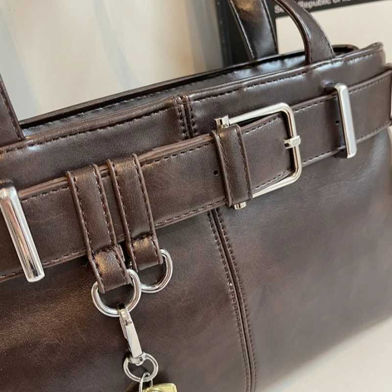 2023 Casual Solid Interior Compartment Shoulder Bags Large Capacity Hot S Bags for Women Zipper Pu Womens Handbags Y250722