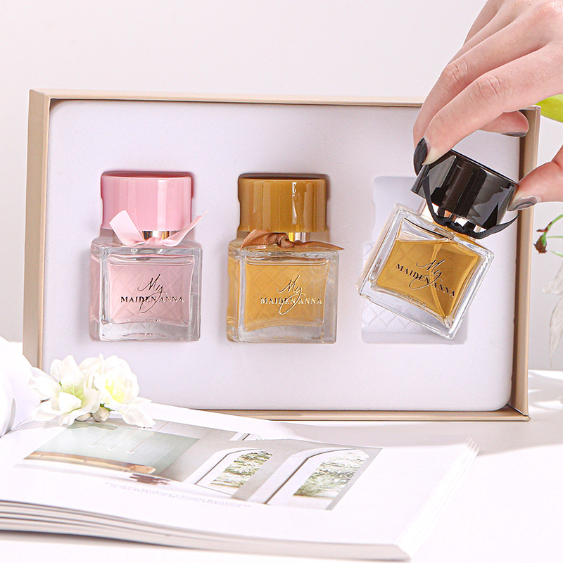 Women's perfume set is fresh, natural and long-lasting