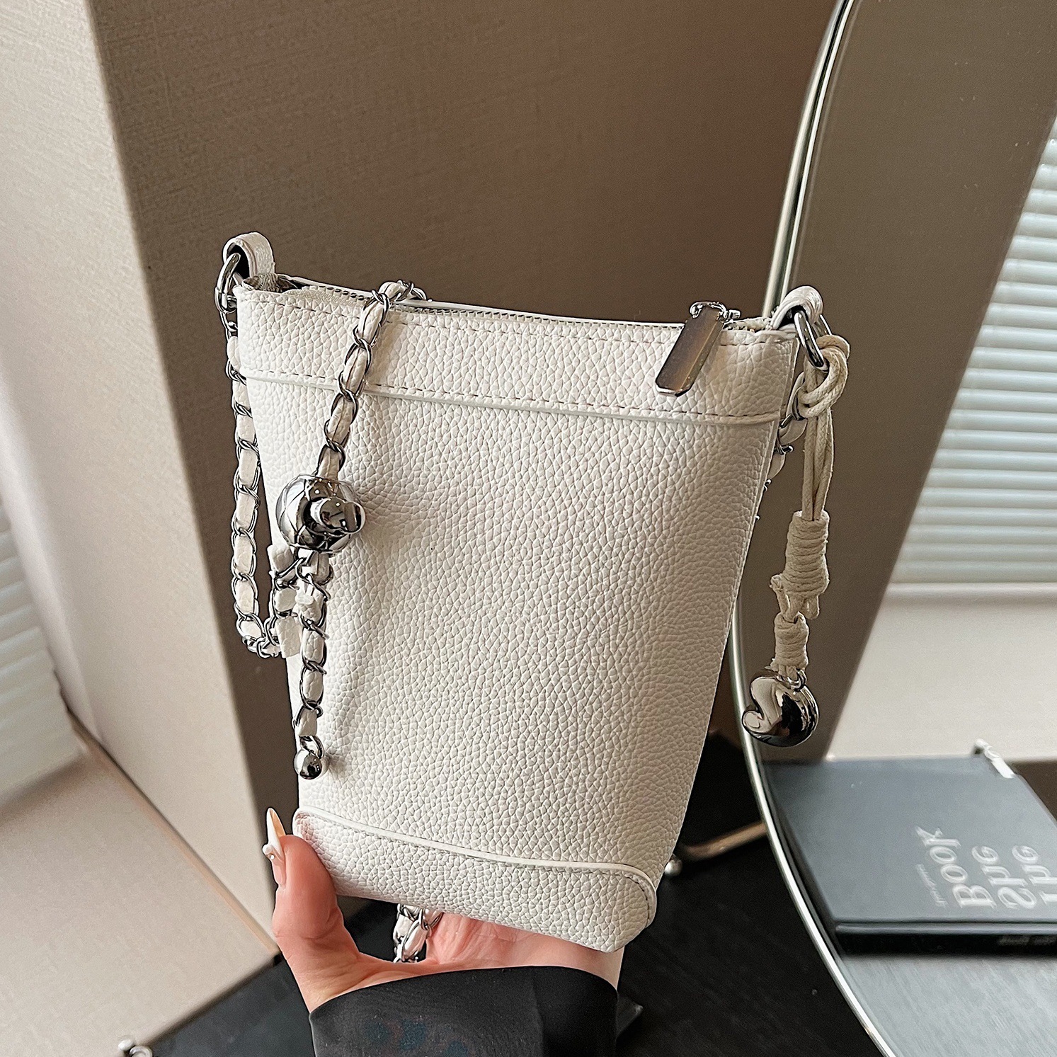 designer High-Quality Texture Bag for Women Fashion 2025 New Spring Versatile Korean Style Single Shoulder Crossbody Bag Casual Bucket Bag
