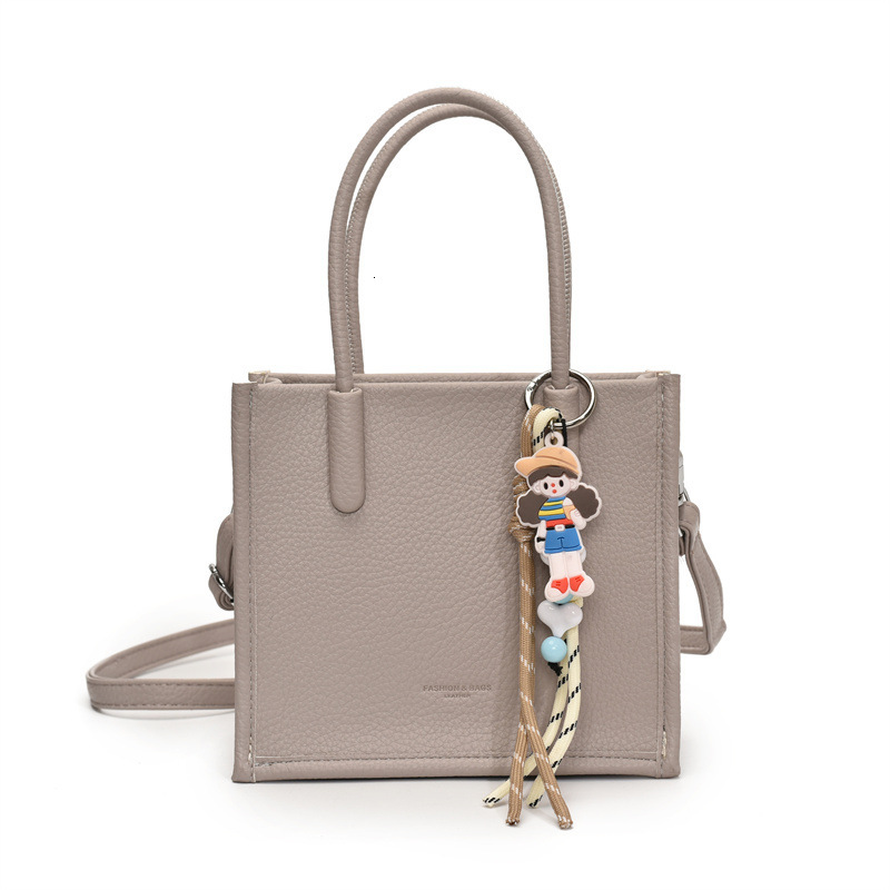 designer Large Capacity Bag for Women Summer 2025 New Fashion High-end Versatile Commuter Shoulder Underarm