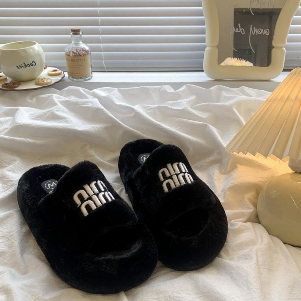 New Women Plush Lettered Chunky Slippers 2025 Fall Winter Indoor Outdoor Stylish Versatile Comfortable Cotton Slippers