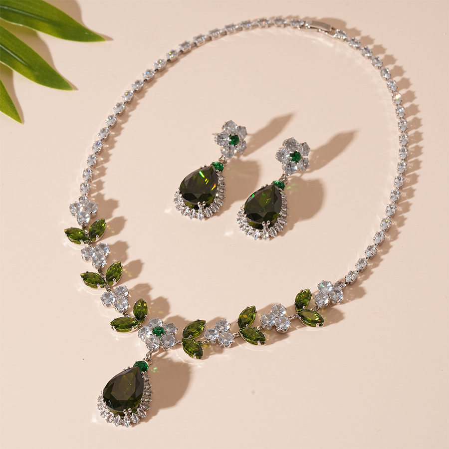 Vintage Light Luxury Zircon Jewelry Set Flower Leaf Teardrop Choker Necklace with Earrings for Elegant Niche European American Style