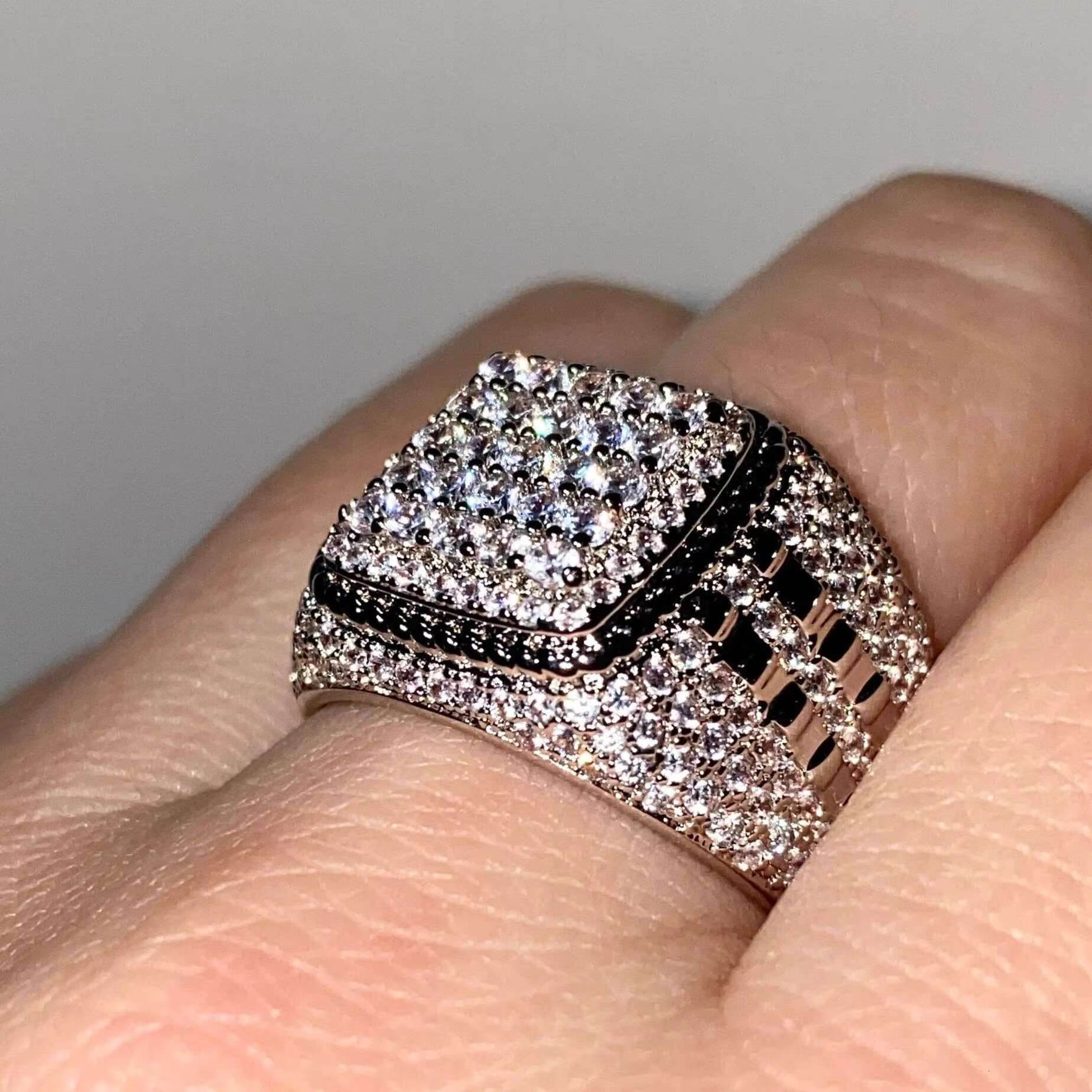 Mens Luxury 925 Silver Trendy Hip Hop Ring Fully Iced Out Diamond Rounded 18K Gold VVS Moissanite Diamond Ring for Men