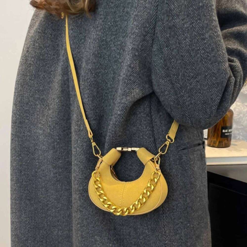 Designer Bag Lipstick Chain Crescent Moon Hanging Mini Small Women Fashionable Change Bag Messenger Bags