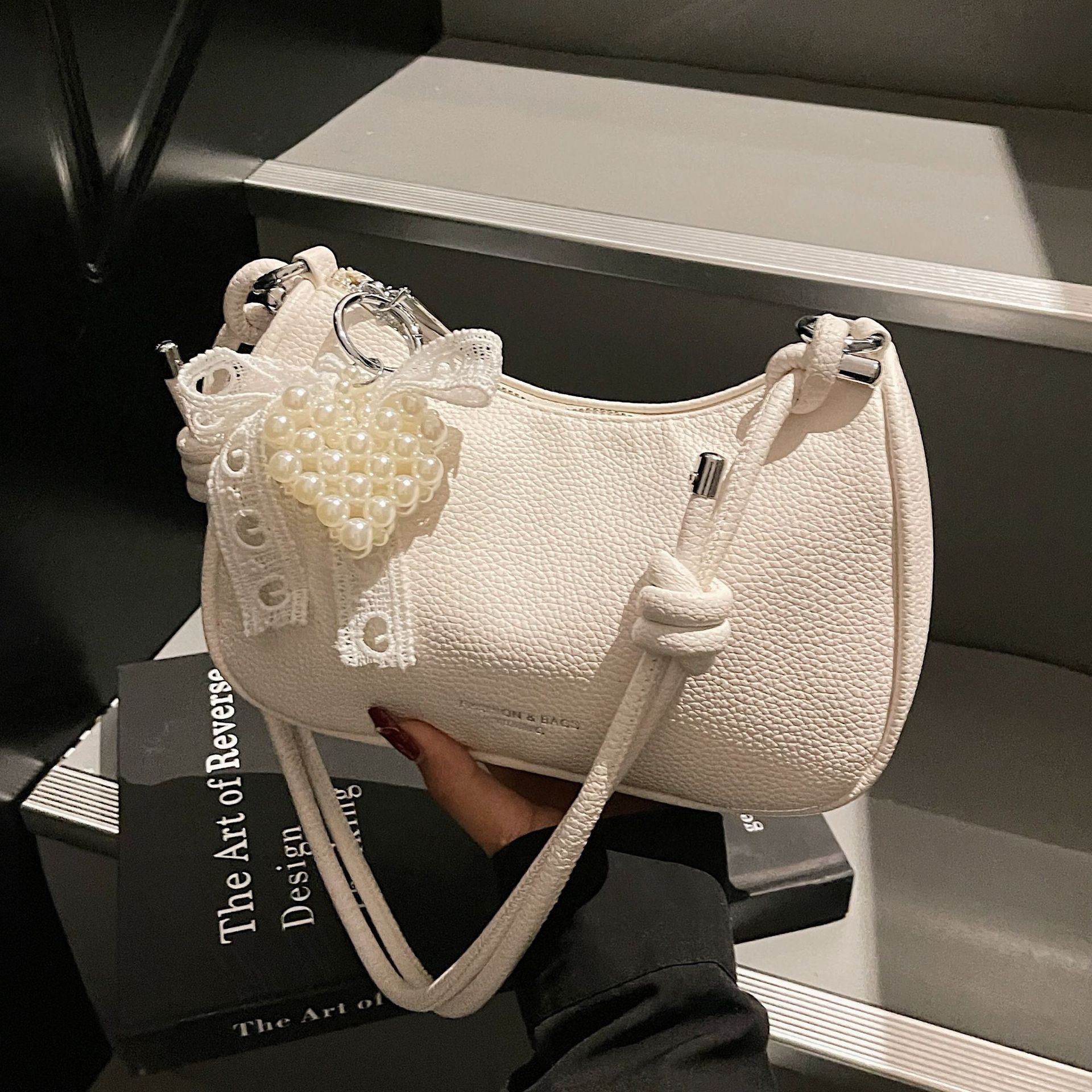 designer Casual Trendy Bag for Women Large Capacity 2025 Summer New Fashion Single Shoulder Crossbody Bag for Work Commute Underarm Bag