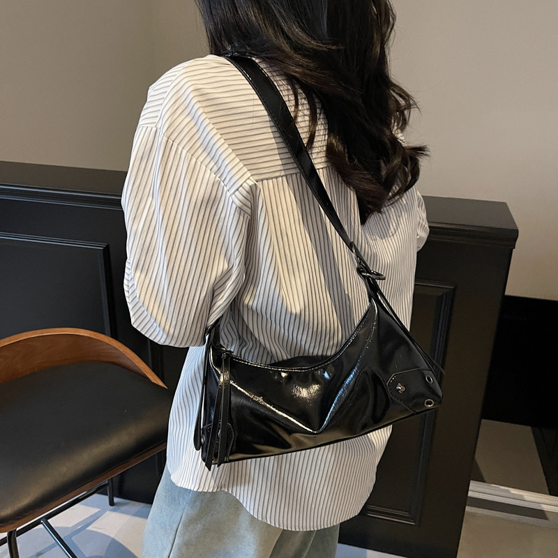 designer Niche Design Stylish Underarm Bag for Women 2025 New Large Capacity High-Quality Versatile Commuter Shoulder Bag