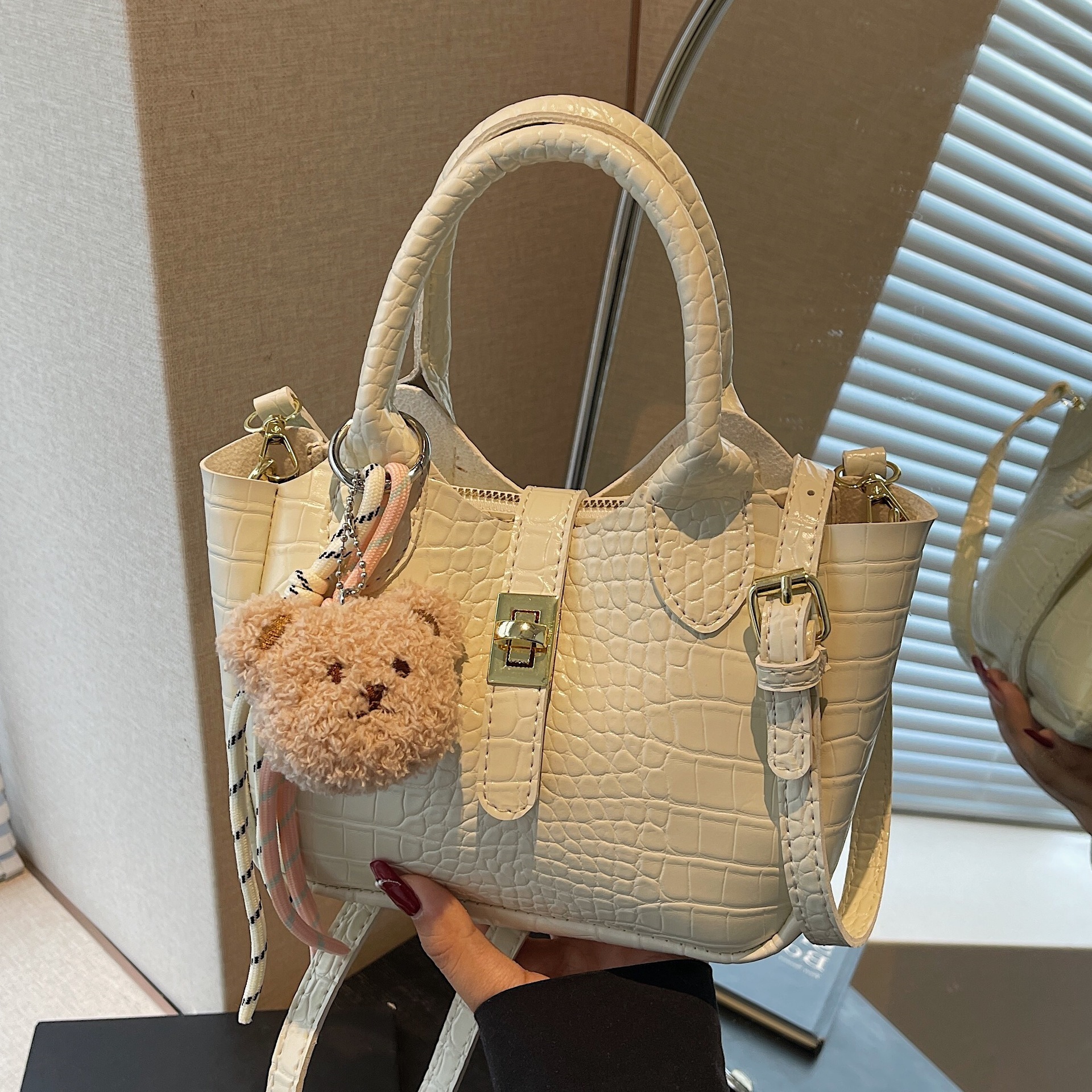 designer Korean Style Niche Design Handheld Bucket Bag for Women 2025 New Trendy Fashion Versatile Crocodile Pattern Shoulder Crossbod