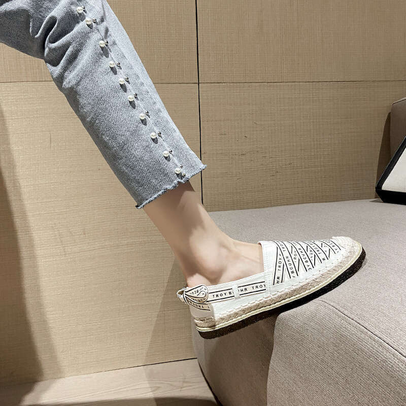 British Style Fisherman for Women 2025 New Flat Versatile Lazy Casual Slip-On Canvas Shoes Shallow Mouth