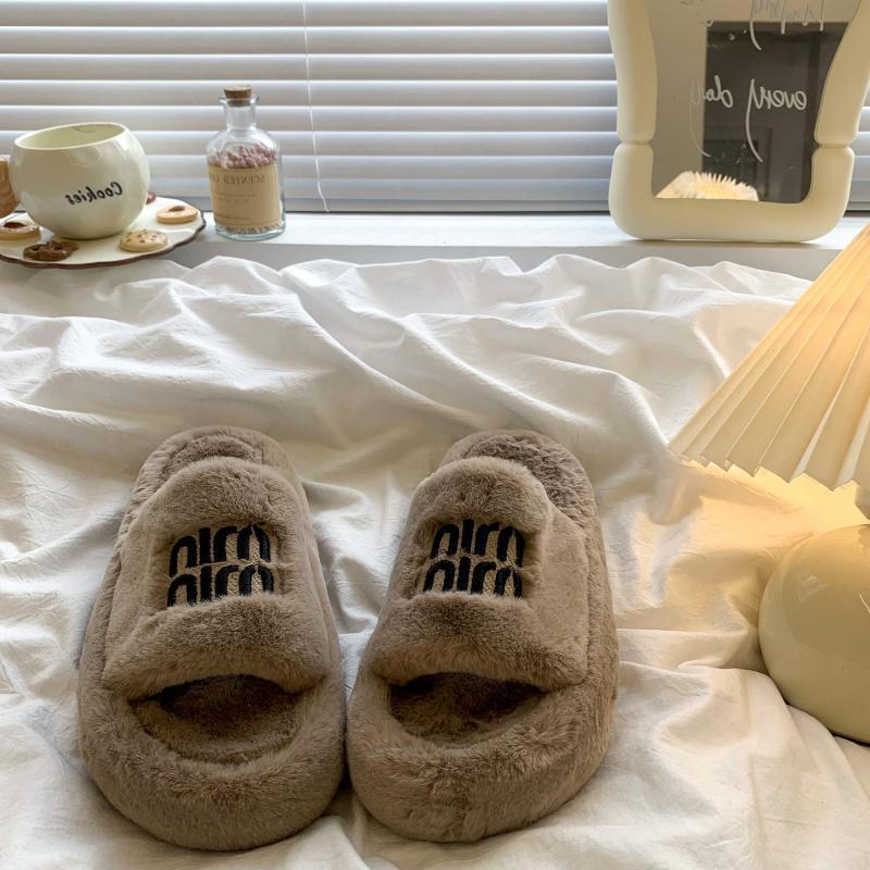 New Women Plush Lettered Chunky Slippers 2025 Fall Winter Indoor Outdoor Stylish Versatile Comfortable Cotton Slippers