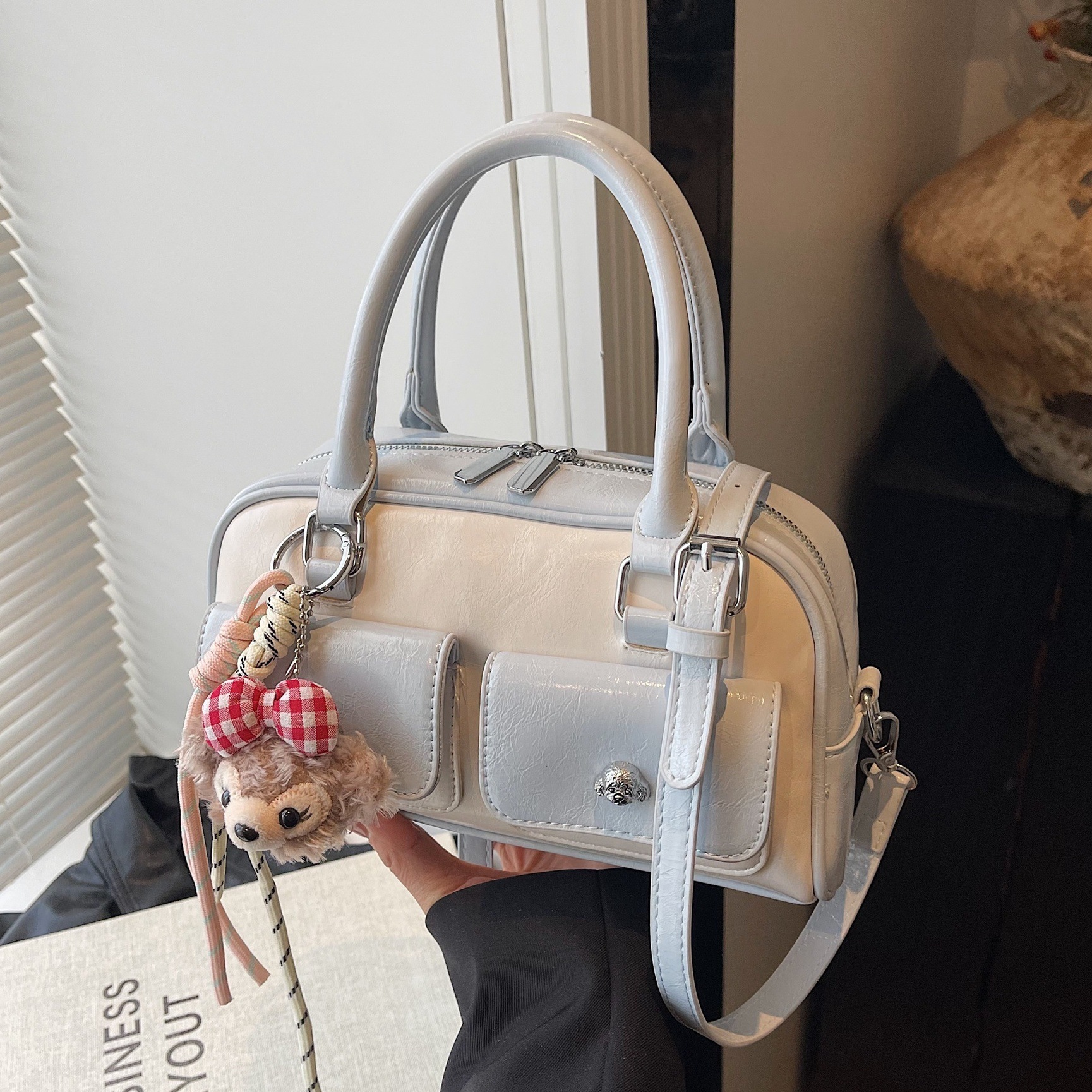 designer High-End Commuter Tote Bag 2025 Spring Summer Large Capacity Shoulder Underarm Bag Versatile Double Pocket bag fashion