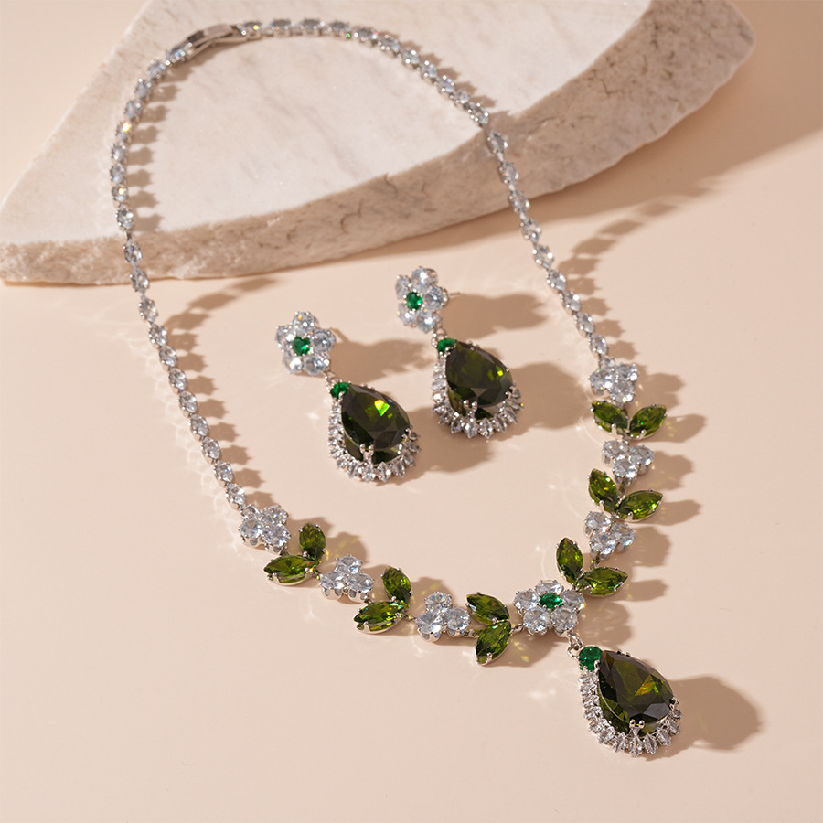 Vintage Light Luxury Zircon Jewelry Set Flower Leaf Teardrop Choker Necklace with Earrings for Elegant Niche European American Style