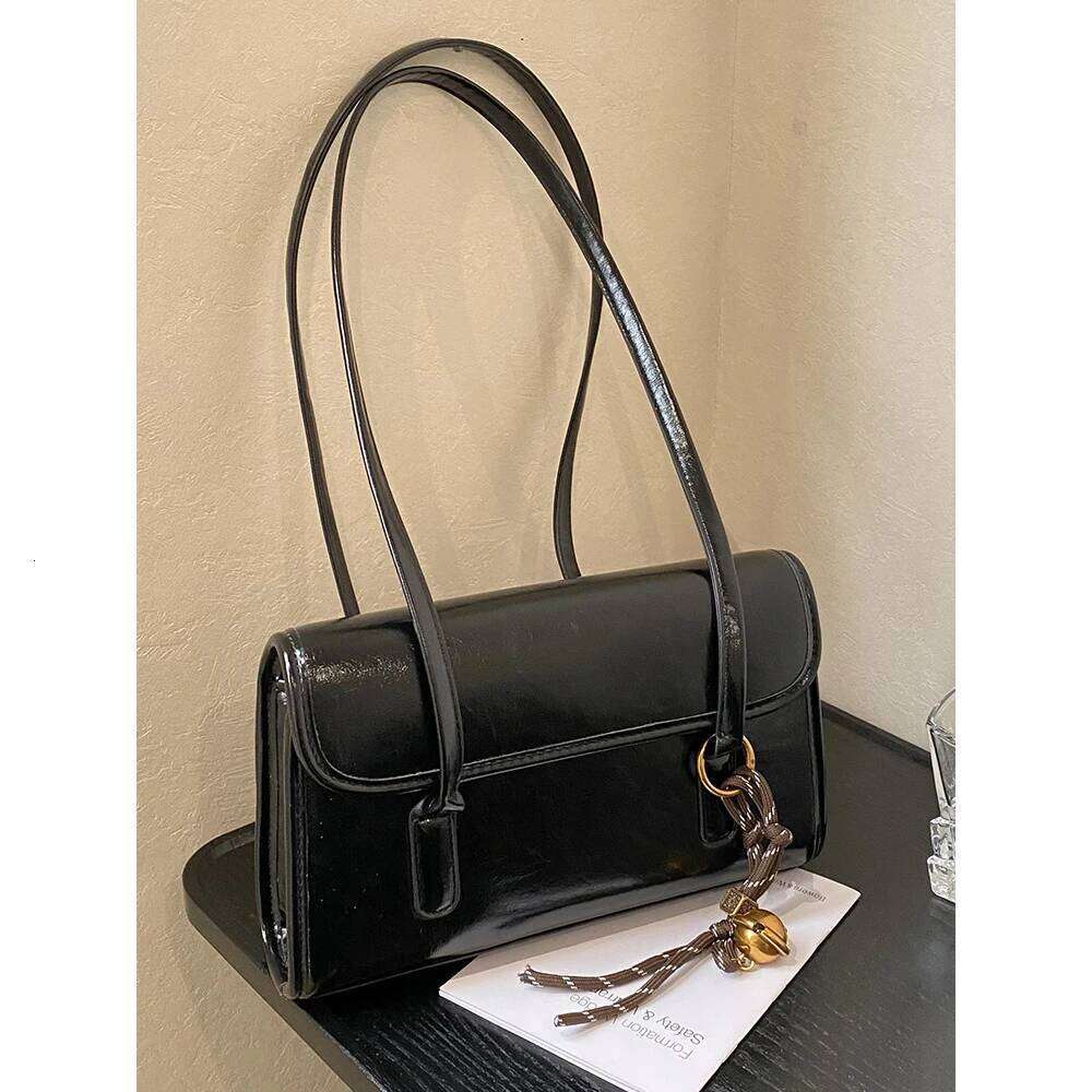 Simple Solid Messenger Women Versatile Leisure Shoulder Bags Large Capacity Female Commute Underarm Pack Lady Handle Bag