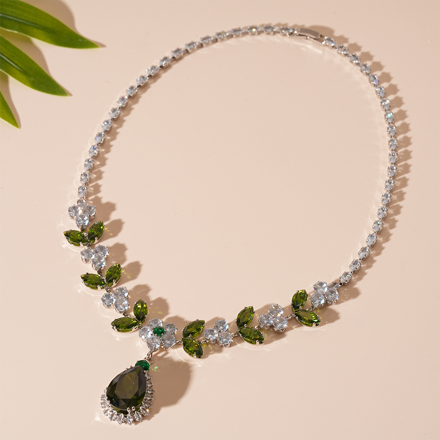Vintage Light Luxury Zircon Jewelry Set Flower Leaf Teardrop Choker Necklace with Earrings for Elegant Niche European American Style