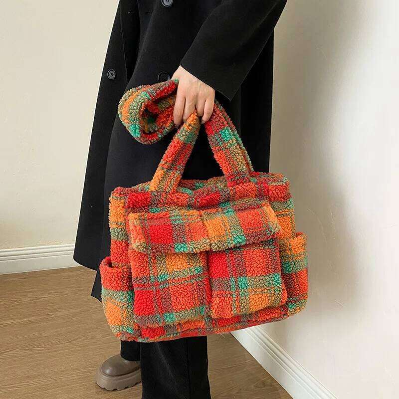 Hot Selling Women Large Capacity Fashion Lamb Wool Underarm Retro Plush Plaid Shoulder Bag Shopping Fluffy Tote Handbag Designer Bags