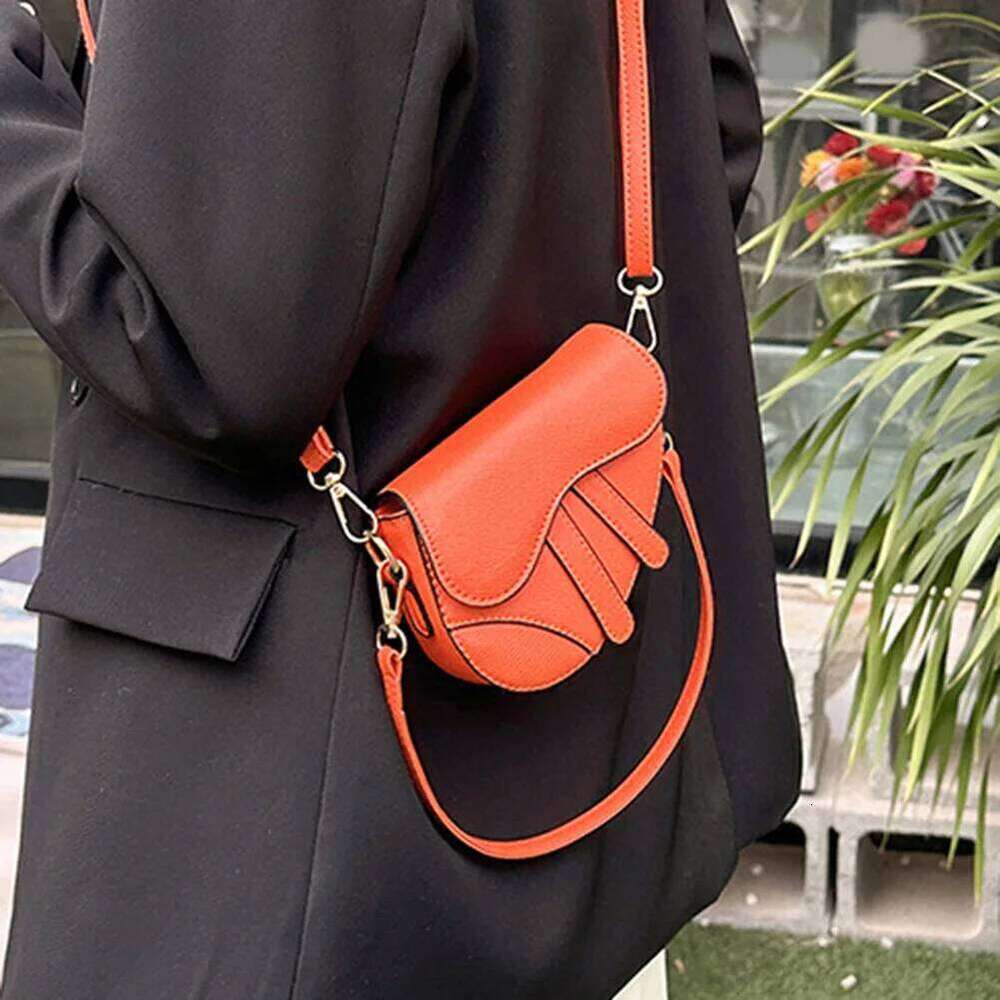 Women Mini Saddle Fashion Underarm Hasp Zipper Solid Color Casual NEW hot Simple Messenger Bag Designer Handbags