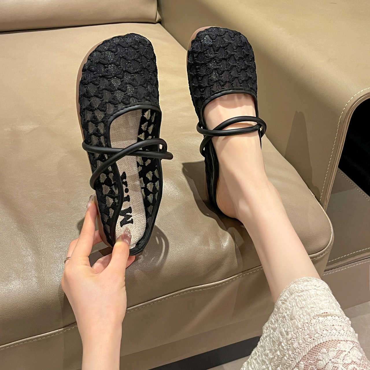 Spring Summer New Flat Closed Toe Outdoor Slippers For Women Breathable Mesh Round Toe Floral Print Comfortable Soft Sole Casual Trendy