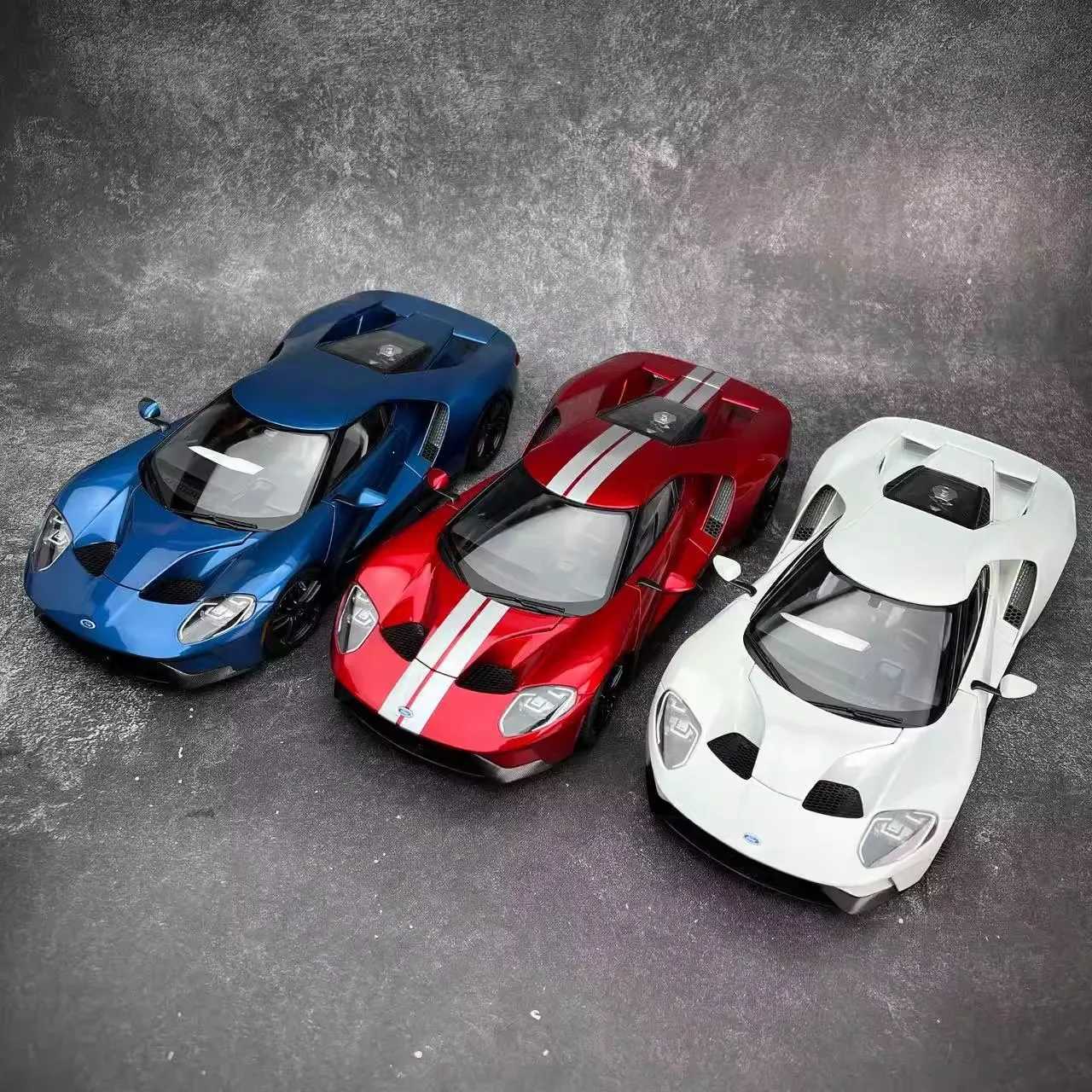 AUTOart 1/18 scale New Ford GT ABS material Full Open car model Static Display Holiday gift collection Sports car model W250609