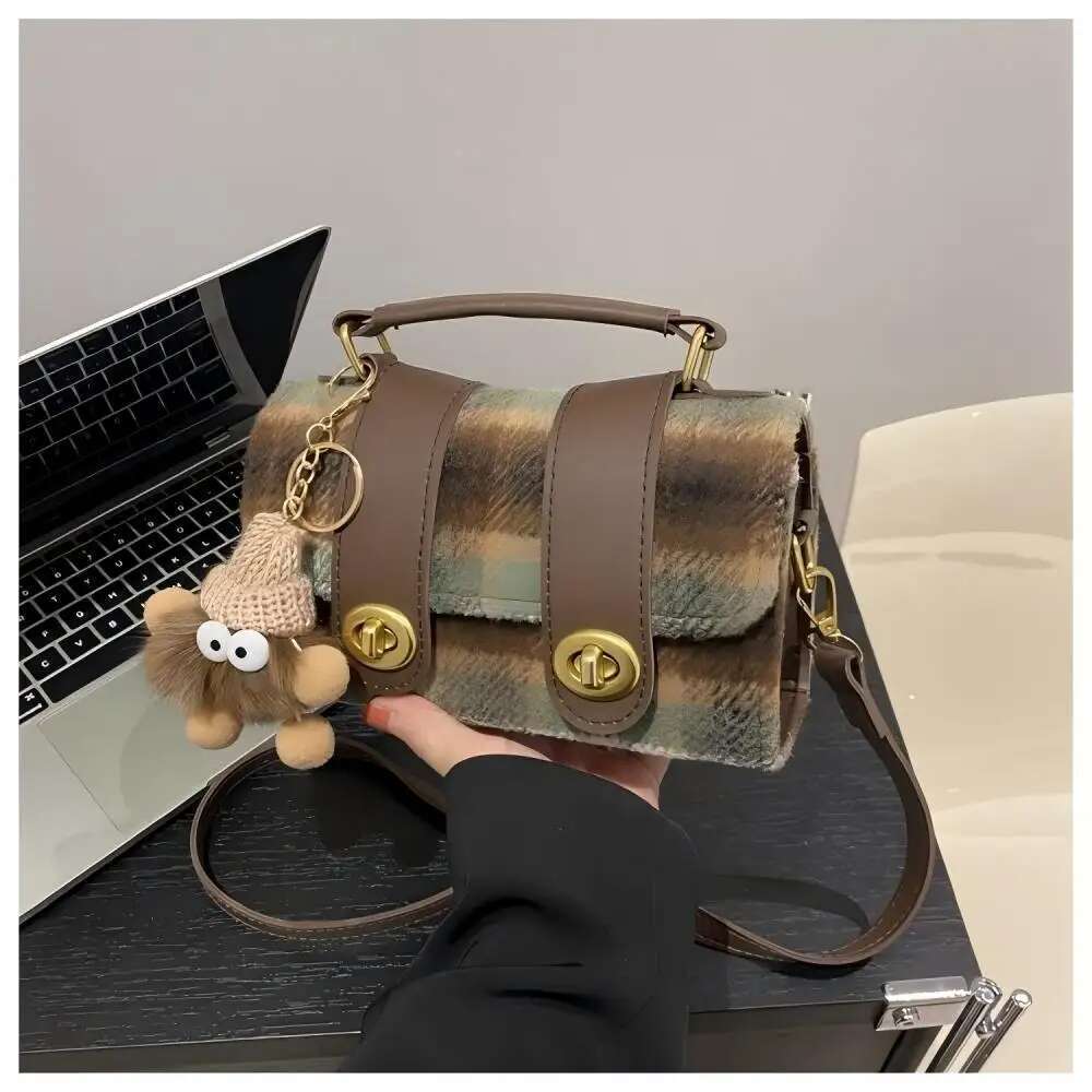 Hot Selling The New Popular Boston Crossbody Bag With A Hand-Held Pillow And Grid For Commuting Designer Bags