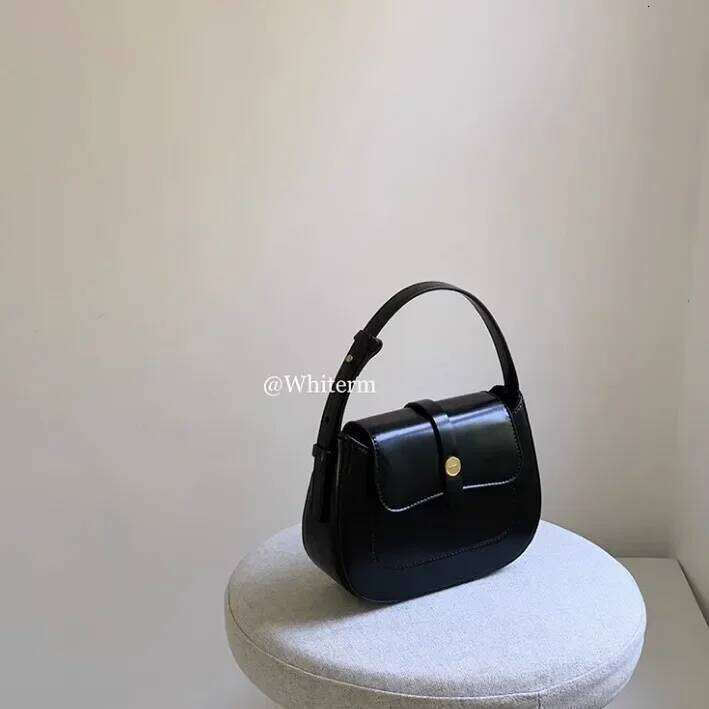 2025 New Fashionable Niche Design Vintage Single Shoulder Crossbody Underarm Bag Trendyfashionable