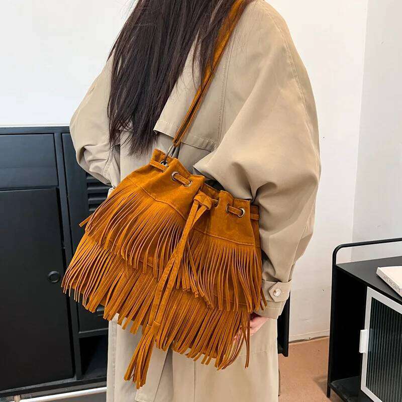 Fashion Retro Faux Suede Fringe Women Messenger Bags Tote New Handbag Shoulder Handbags Crossbody Bag Tassel Bucket 2025