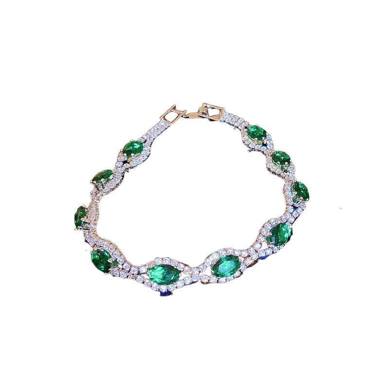 DHCollections Crystal Oval Buckle Bracelet with Inlaid Dias, Simple Palace Style, Niche High-end Sense, Elegant Jewelry with Customized AI Creation Ve