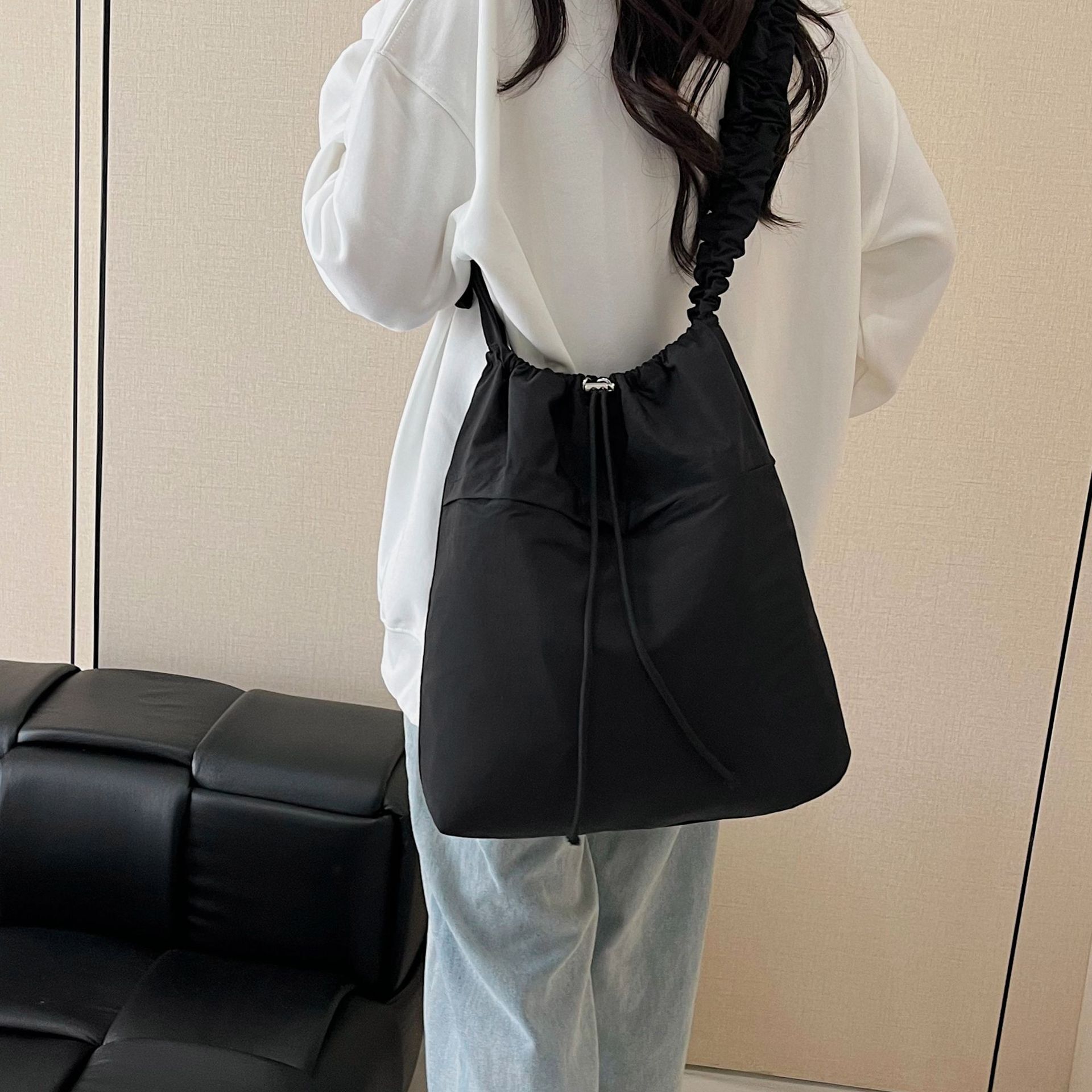 designer Large Capacity Drawstring Bucket Bag 2025 New Korean Style Ins Personality Casual Street Single Shoulder Crossbody Commuter Bag for