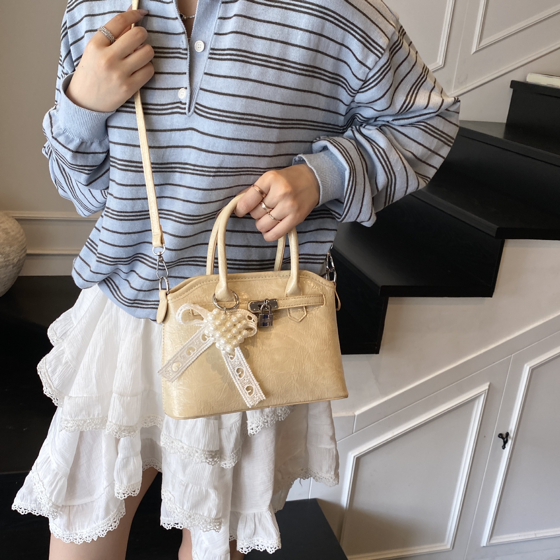 designer High-End Large Capacity Commuter Bag Women's 2025 New Summer Handbag Versatile Niche Crossbody Tot