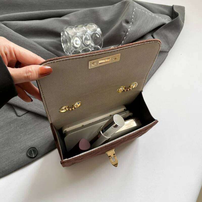 Hot Selling Bury Women Vintage Flap Solid Color Small Shoulder Fashion Chain Underarm Bag Suede Fabric Female Crossbody Bags Designer Bags