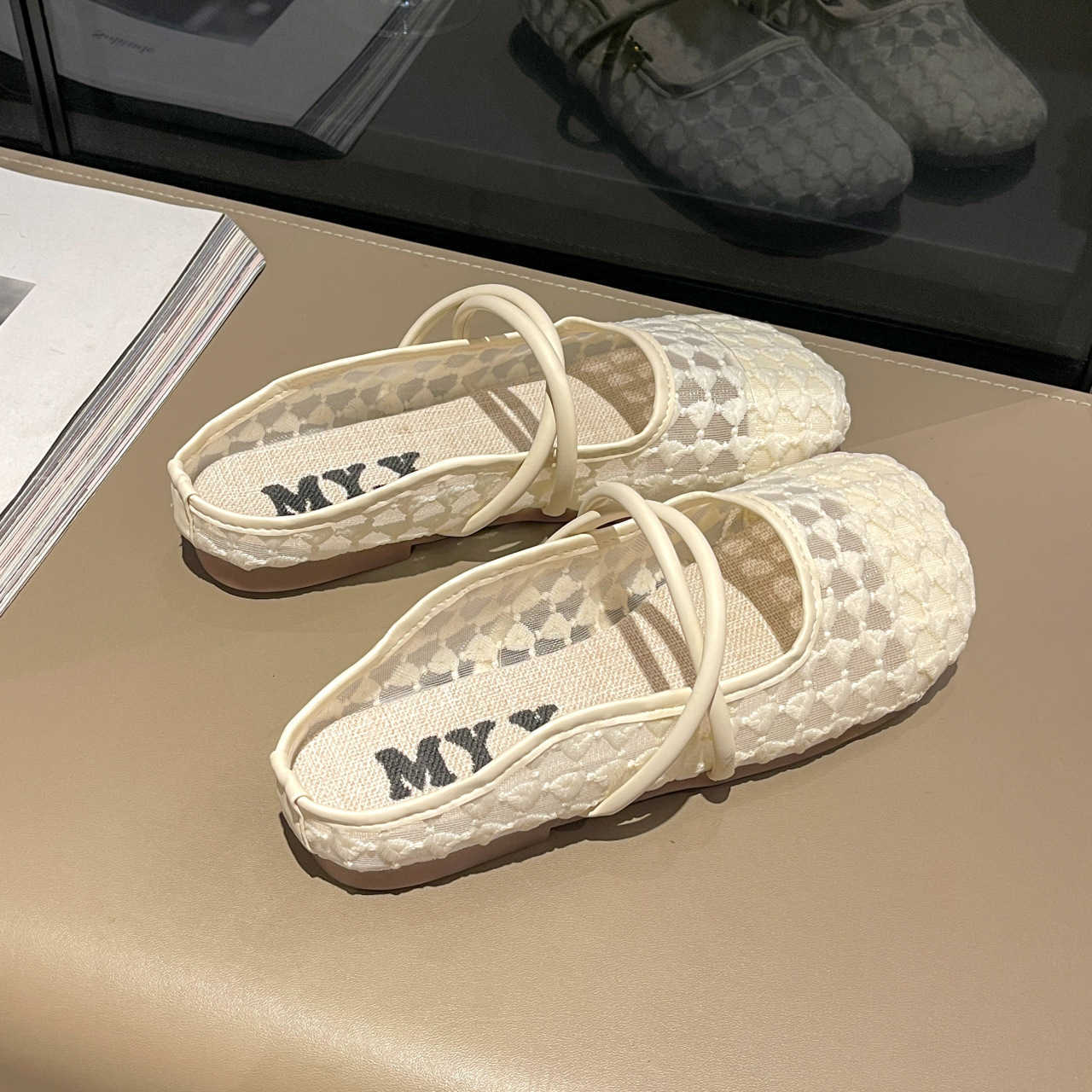 Spring Summer New Flat Closed Toe Outdoor Slippers For Women Breathable Mesh Round Toe Floral Print Comfortable Soft Sole Casual Trendy