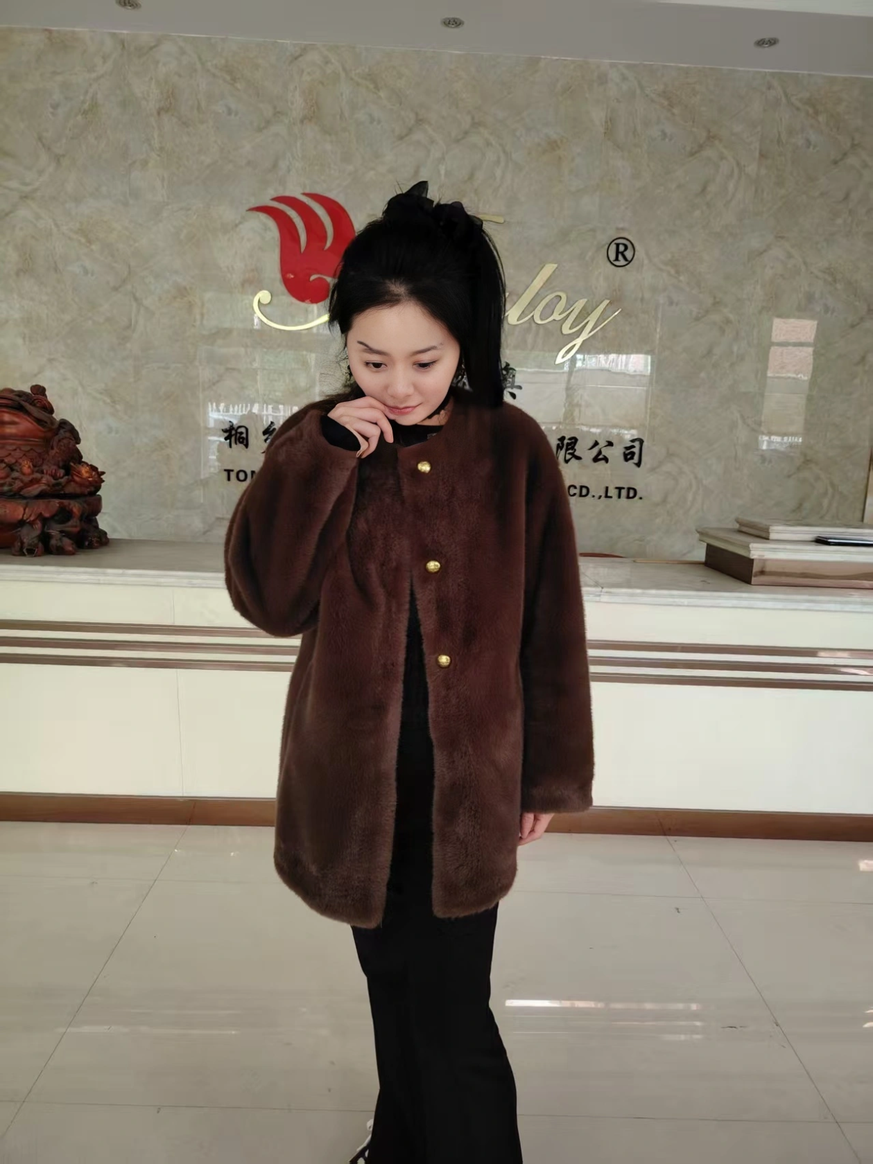 Women's Mid-Length Winter Wool Coat with Simple Solid Design - Warmth & Style Available in Multiple Sizes