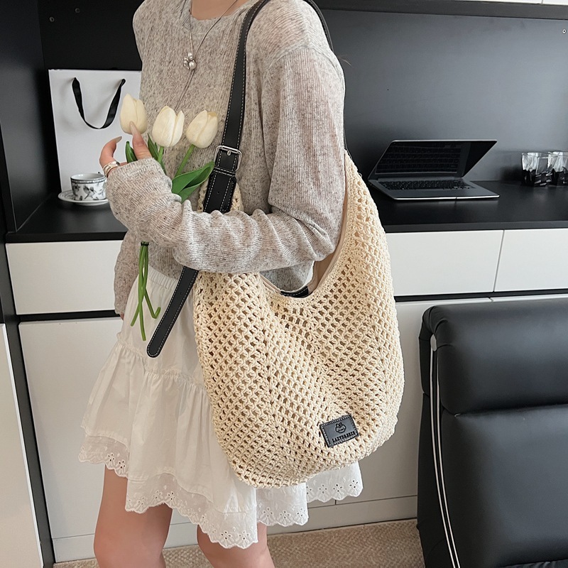 designer Beach Vacation Woven Bag for Women 2025 New Hollow Knit Handbag Large Capacity Shoulder Und